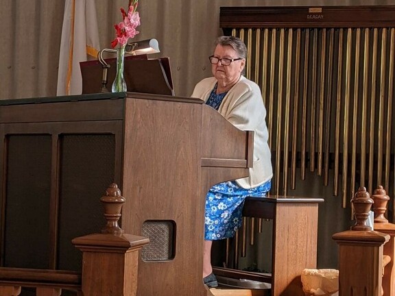 Pat Ebersole playing organ